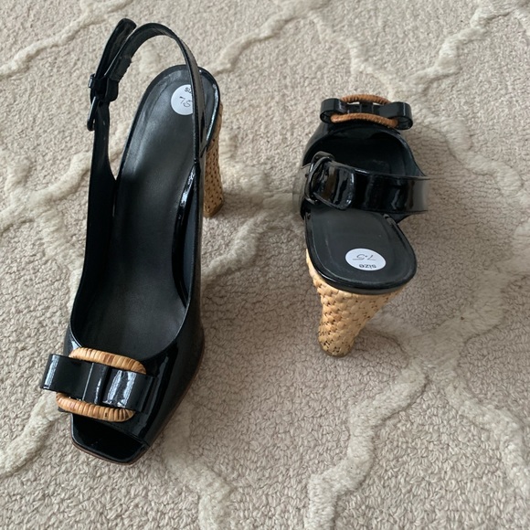 Stuart Weitzman black patent sling back peep toe block bamboo woven heels 7.5 M - Picture 4 of 8